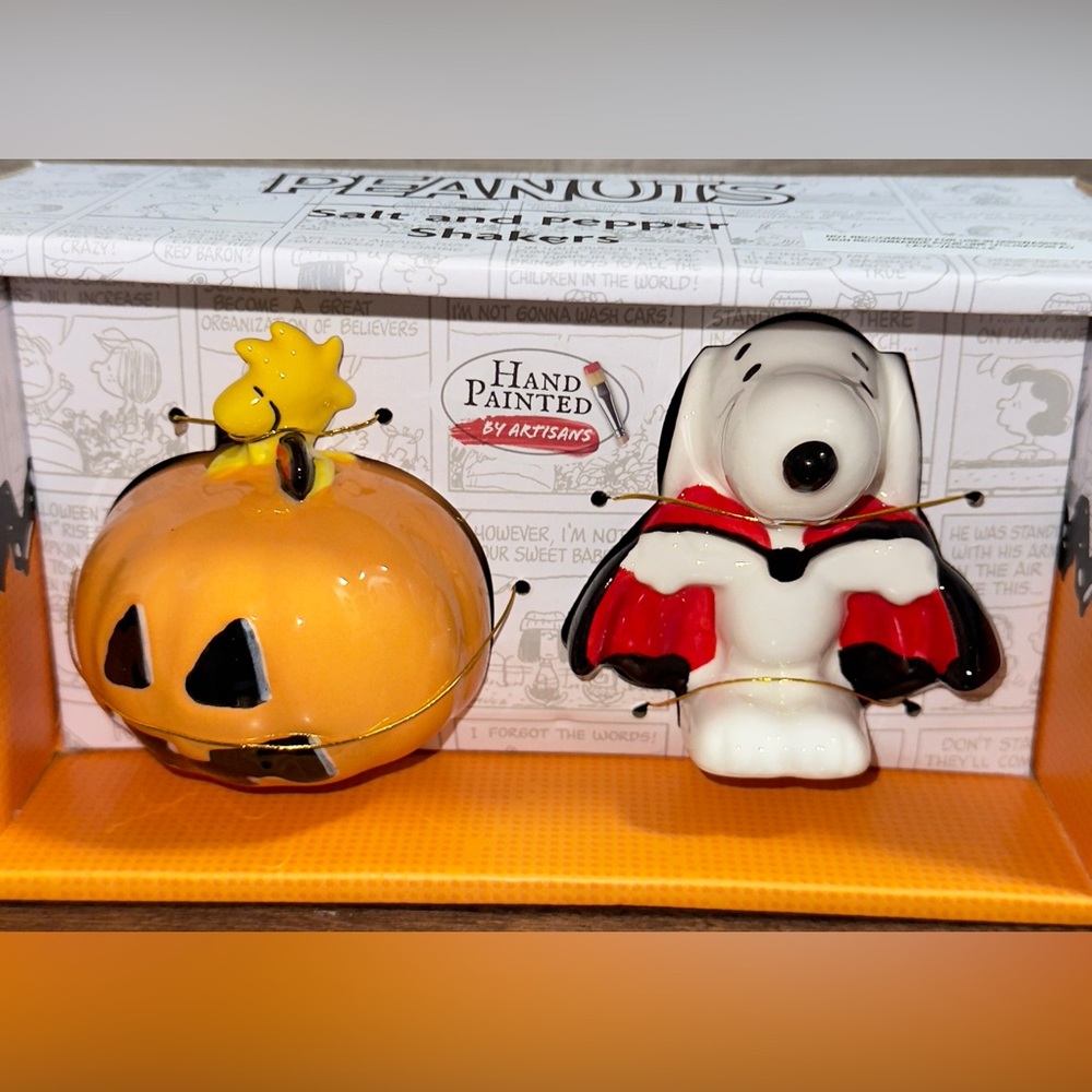 Cute 🥰 Peanuts Halloween Snoopy Vampire & Woodstock  Salt & Pepper Shakers New